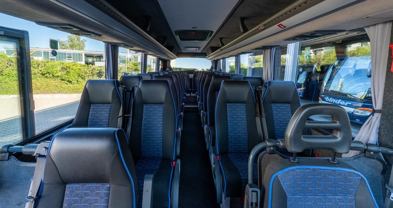 Komfortabler Innenraum eines Binder-Reisebusses