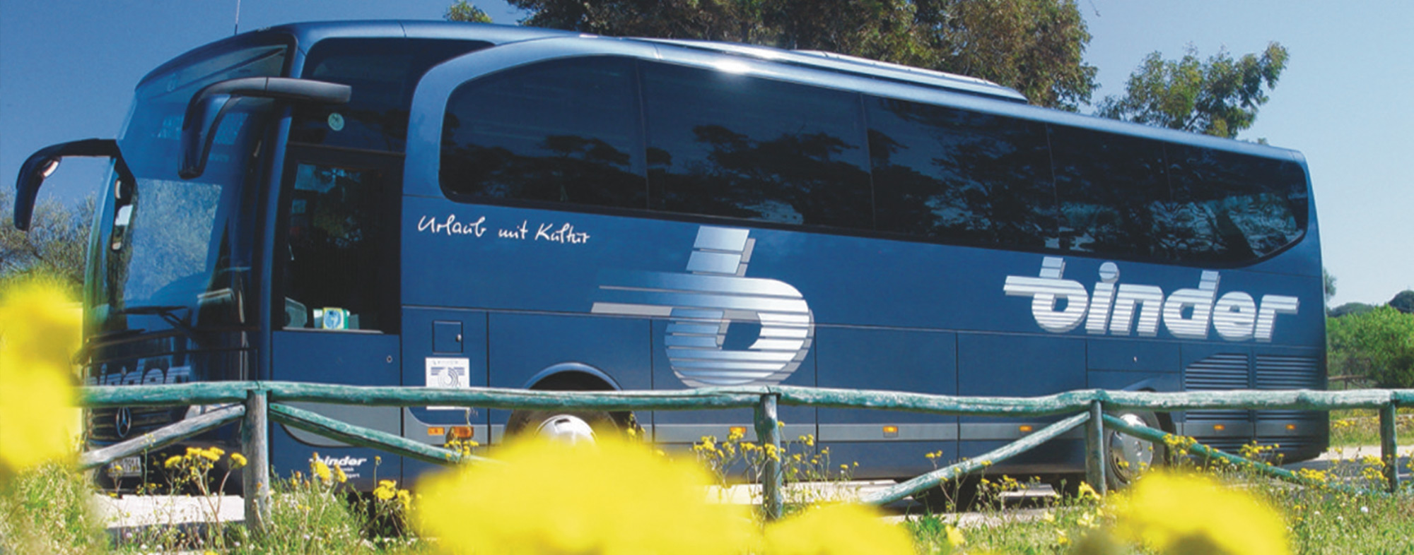 Reisebus auf einer Donnerstagsfahrt